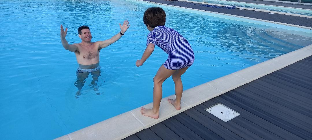 Cours de natation — leçon avec enfant